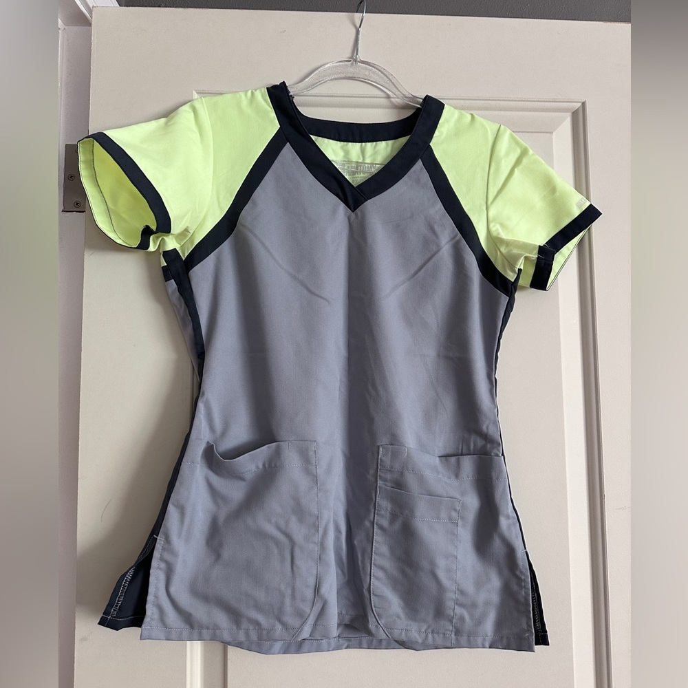 Greys Anatomy scrub set. Xs top. Small bottoms.